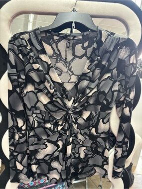 Daisy Fuentes Black Gray Abstract Twist-Front V-Neck Blouse